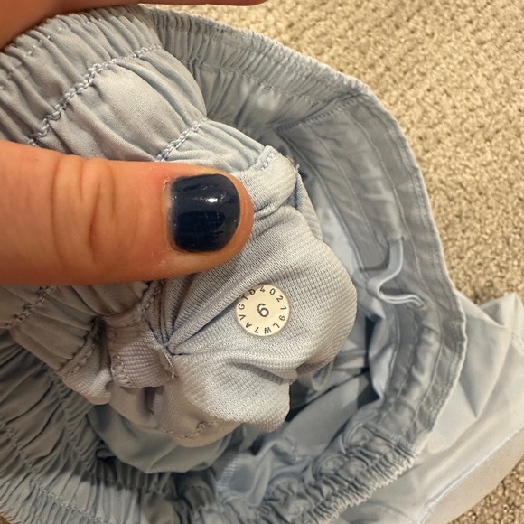 Lululemon hotty hot 2.5 shorts Light Blue- GREAT CONDITION - Picture 4 of 4